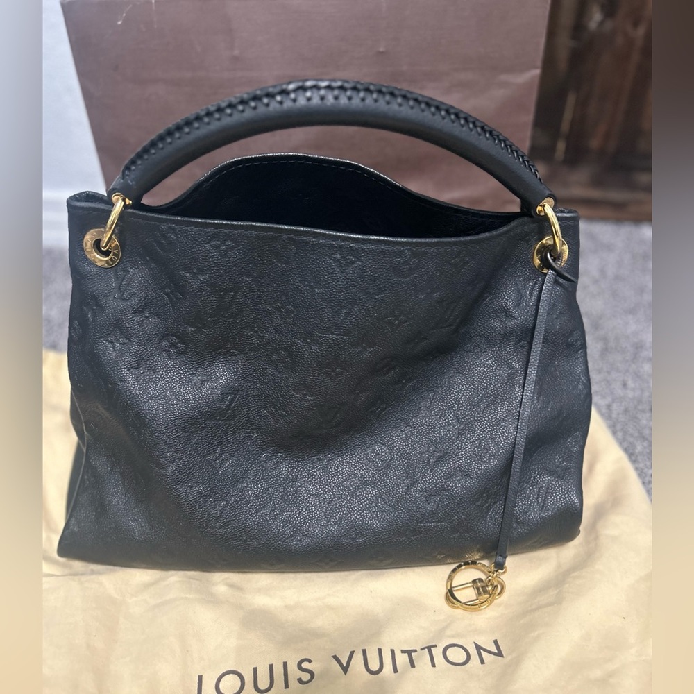 LIKE NEW Louis Vuitton Empriente Artsy- Nior